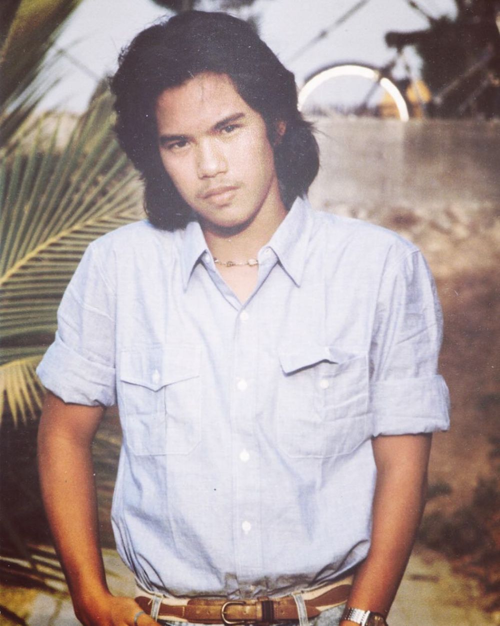 Potret lawas ayah 9 seleb ini dulu artis ganteng, pesona mudanya bikin pangling