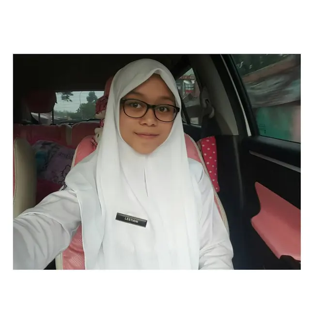 Potret jadul 9 seleb gunakan hijab saat sekolah, gaya Mulan Jameela bak santri di pesantren zaman dulu