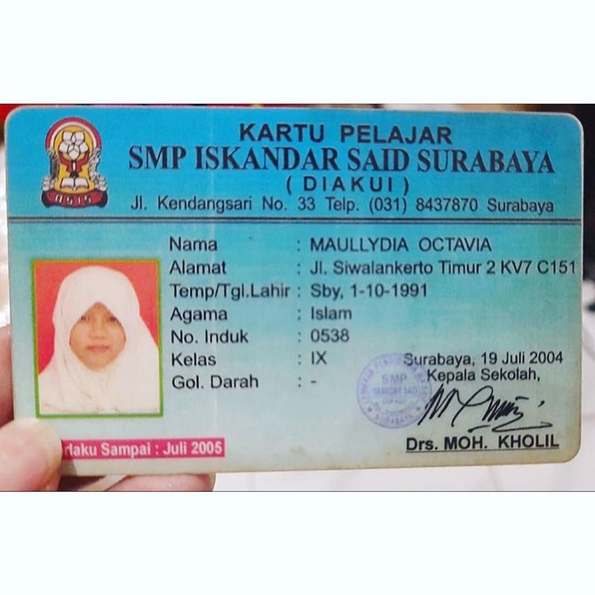 Potret jadul 9 seleb gunakan hijab saat sekolah, gaya Mulan Jameela bak santri di pesantren zaman dulu