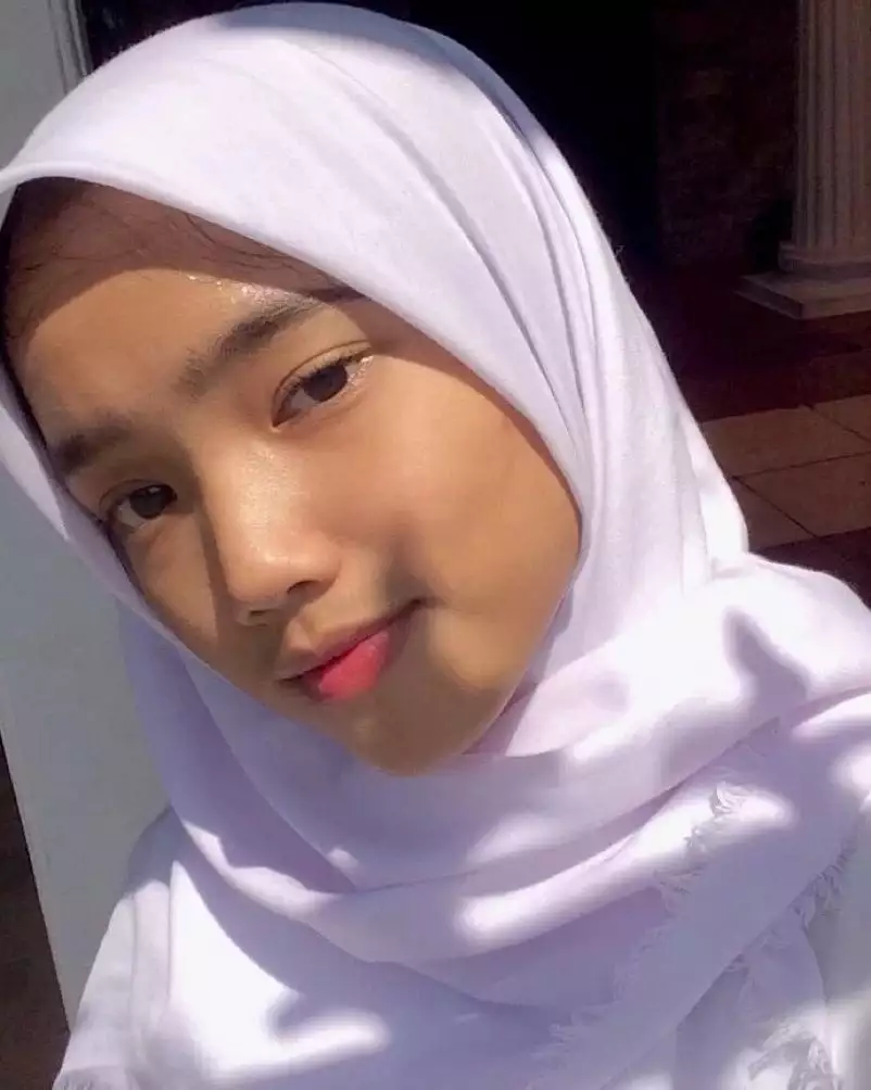 Potret jadul 9 seleb gunakan hijab saat sekolah, gaya Mulan Jameela bak santri di pesantren zaman dulu
