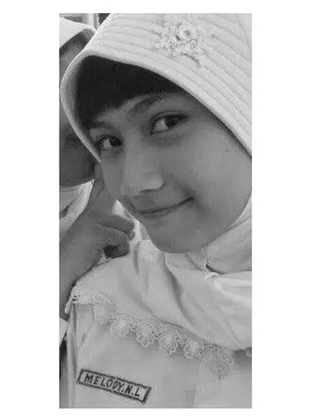 Potret jadul 9 seleb gunakan hijab saat sekolah, gaya Mulan Jameela bak santri di pesantren zaman dulu