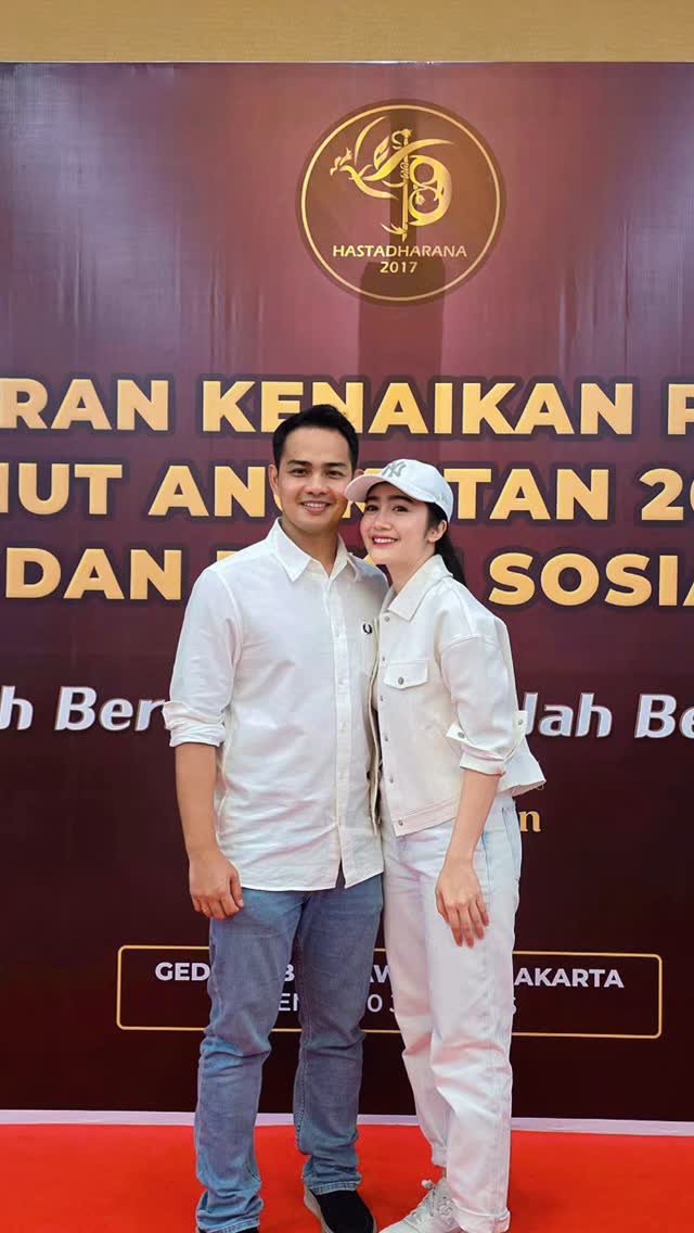 7 Potret Febby Rastanti hadiri HUT Bhayangkara ke-79, gayanya simpel tapi berkelas