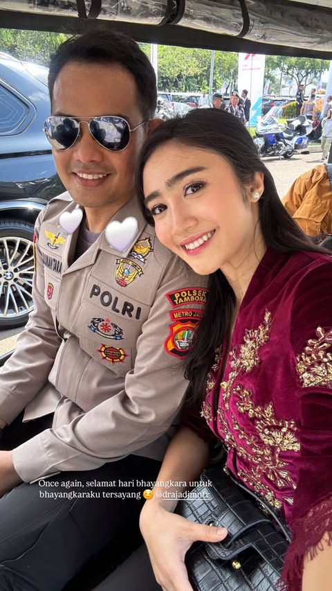 7 Potret Febby Rastanti hadiri HUT Bhayangkara ke-79, gayanya simpel tapi berkelas