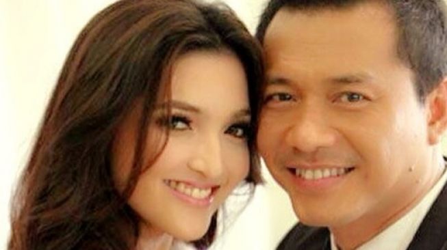 Foto jadul 12 seleb saat pacaran, potret Deddy Corbuzier malah mirip Atta Halilintar