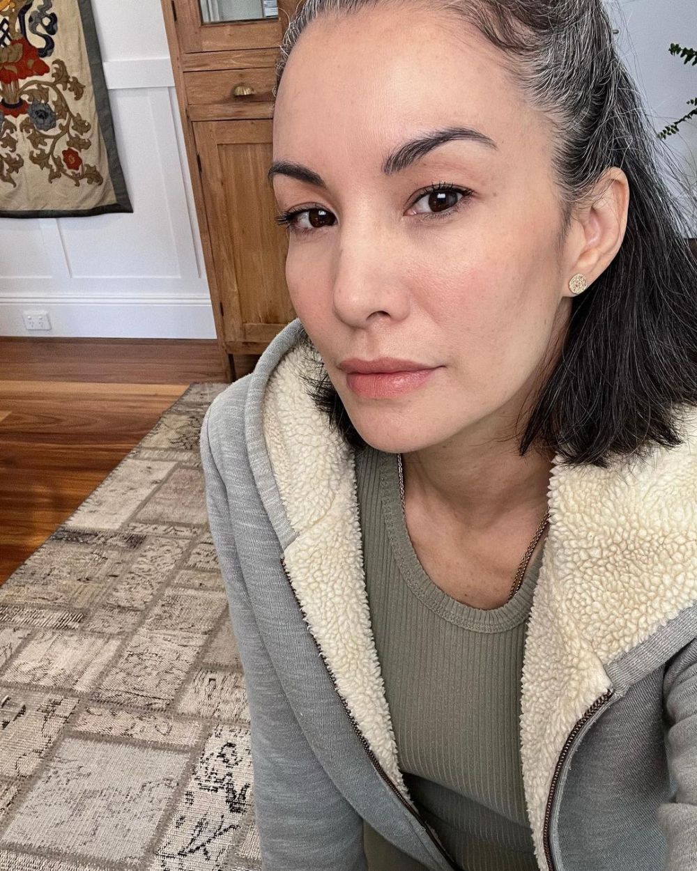 Artis cantik model iklan jadul ini bisa ganti ban mobil sendiri bak montir, ini 11 potret terbarunya