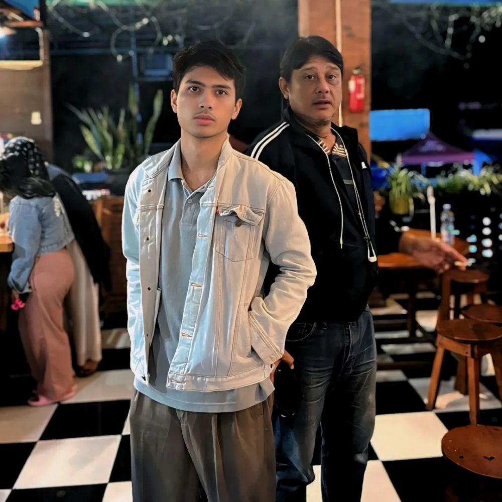 9 Potret ganteng Dimas, anak Anto Wijaya Angling Dharma yang jarang tersorot, paras nurun sang ayah