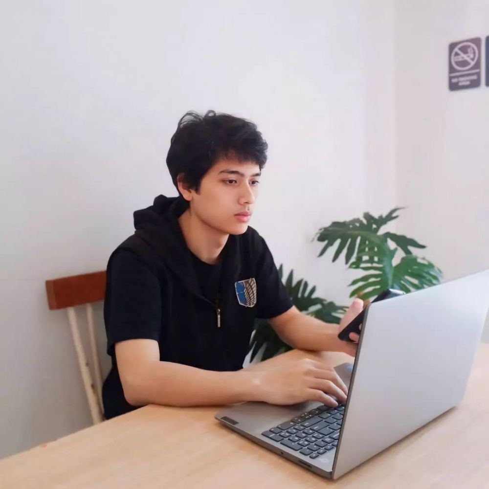 9 Potret ganteng Dimas, anak Anto Wijaya Angling Dharma yang jarang tersorot, paras nurun sang ayah