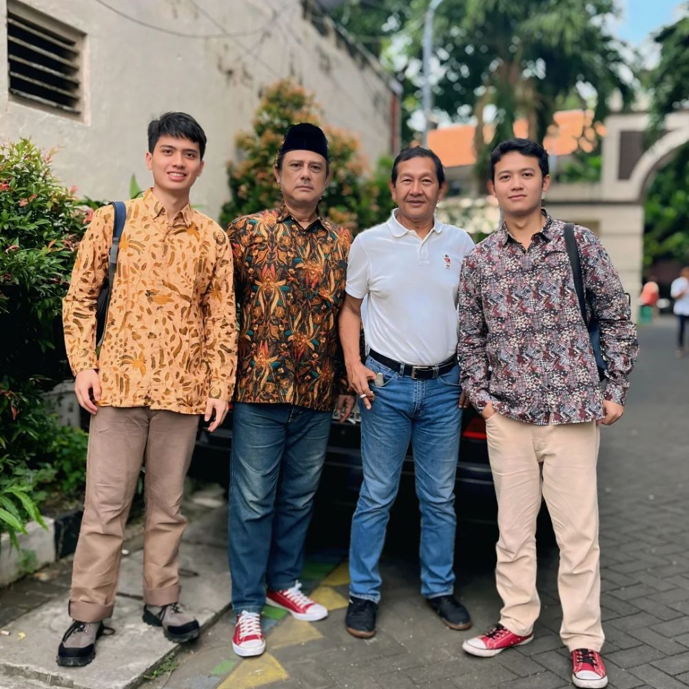 9 Potret ganteng Dimas, anak Anto Wijaya Angling Dharma yang jarang tersorot, paras nurun sang ayah