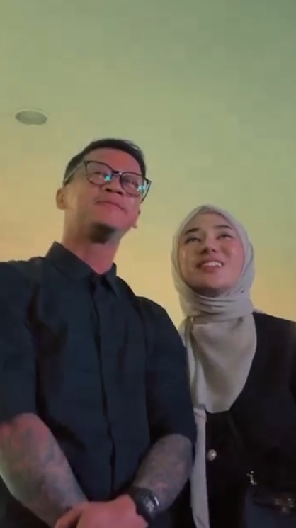 Segera menikah dengan duda anak satu, 9 potret kedekatan selebgram Clara Shinta dengan Alexander Asad