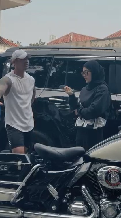 Segera menikah dengan duda anak satu, 9 potret kedekatan selebgram Clara Shinta dengan Alexander Asad