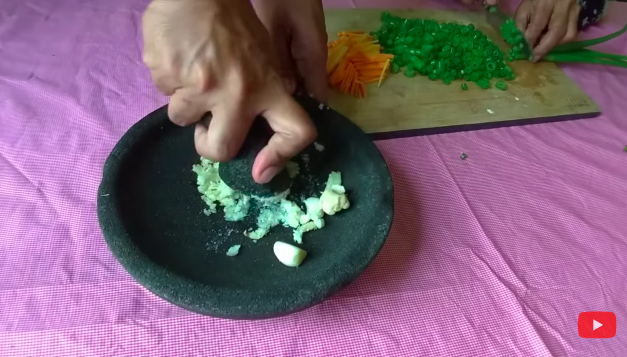 Stop bikin bakwan lembek! Ternyata ini rahasia bikin adonan super renyah & nggak nyerap minyak