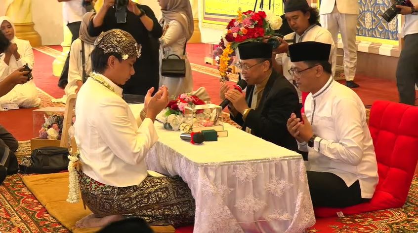 9 Potret momen akad nikah Megawati Hangestri dan Dio Novandra, mas kawin sederhana jadi sorotan
