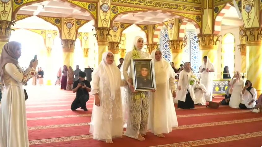 9 Potret momen akad nikah Megawati Hangestri dan Dio Novandra, mas kawin sederhana jadi sorotan