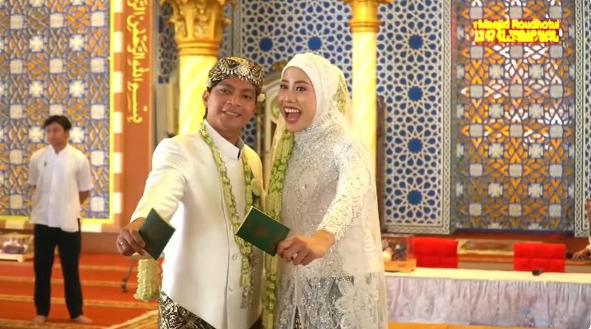 9 Potret momen akad nikah Megawati Hangestri dan Dio Novandra, mas kawin sederhana jadi sorotan