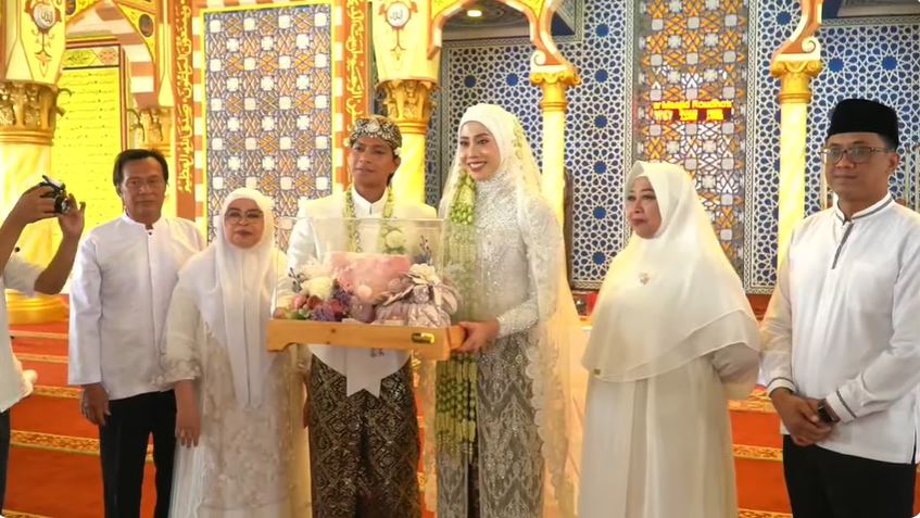 9 Potret momen akad nikah Megawati Hangestri dan Dio Novandra, mas kawin sederhana jadi sorotan