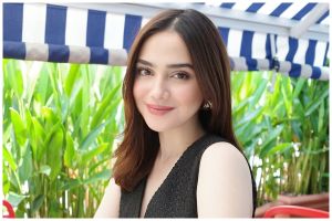 Tampil kece dan effortless, ini 7 potret natural makeup Syifa Hadju saat girls trip di Singapura