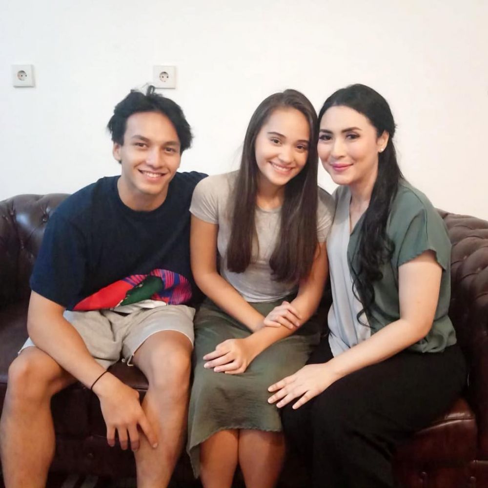 Istri menteri UMKM diduga minta fasilitas ke Eropa, 9 potret lawas Tina Astari saat masih jadi artis