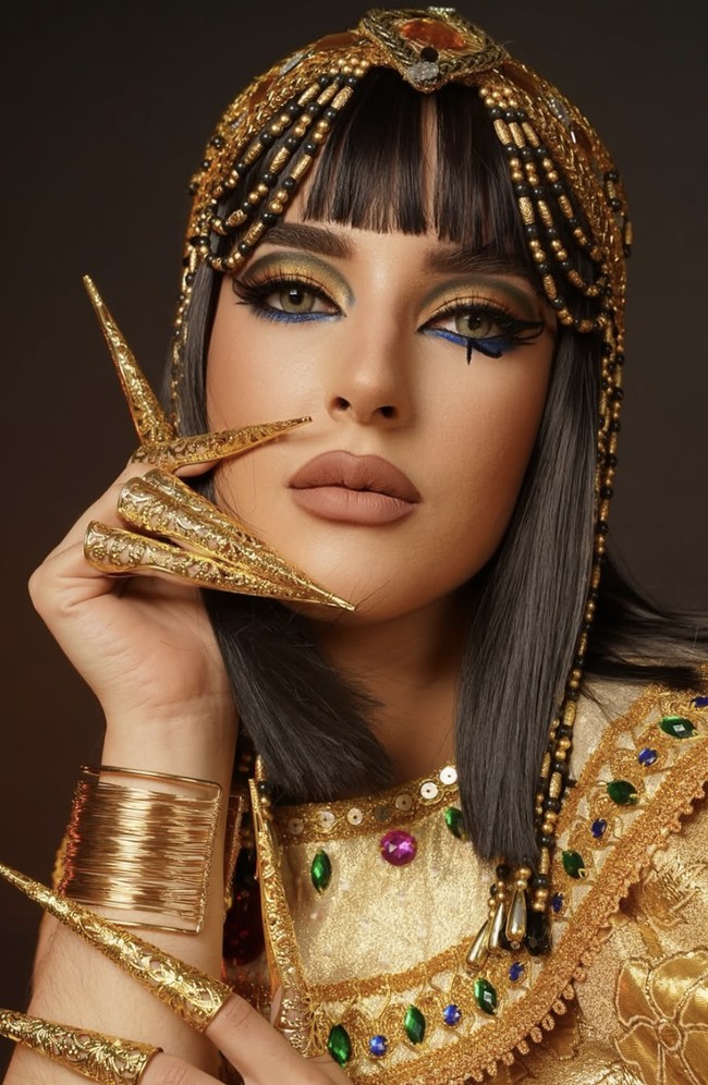 Adu gaya Tasya Farasya dan Tasyi Athasyia saat Cleopatra makeup challenge