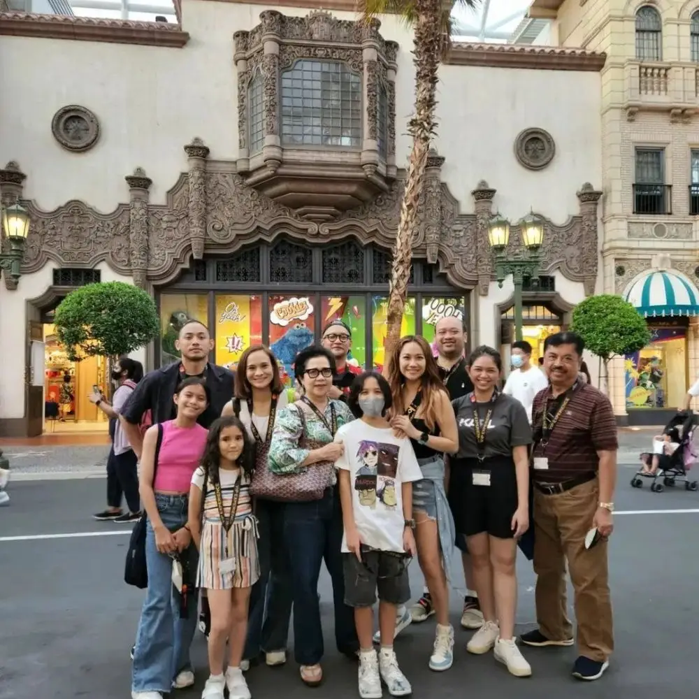 9 Potret akrab Tiko Aryawardhana dengan keluarga Ashraf, ikut rayakan ultah ayah mendiang suami BCL