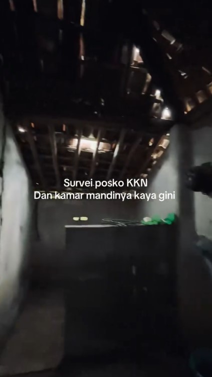 Jauh dari kata layak, mahasiswa KKN ini bagikan kondisi poskonya, 9 potretnya serasa uji nyali