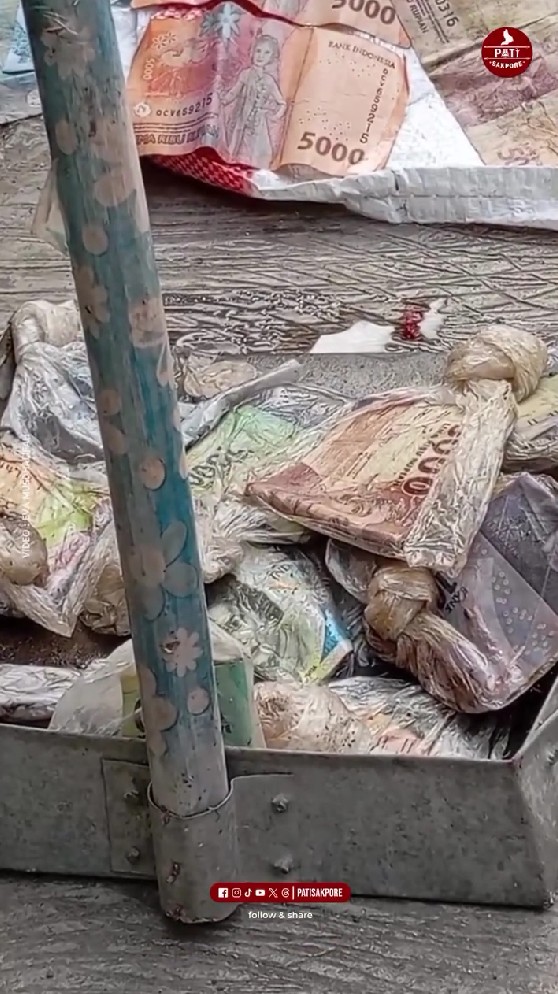 Bak ketiban rezeki nomplok, ini 9 potret warga Pati temukan uang terbungkus plastik di aliran sungai
