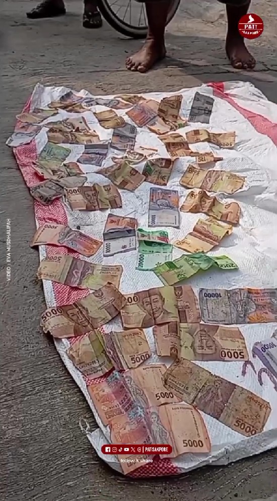 Bak ketiban rezeki nomplok, ini 9 potret warga Pati temukan uang terbungkus plastik di aliran sungai