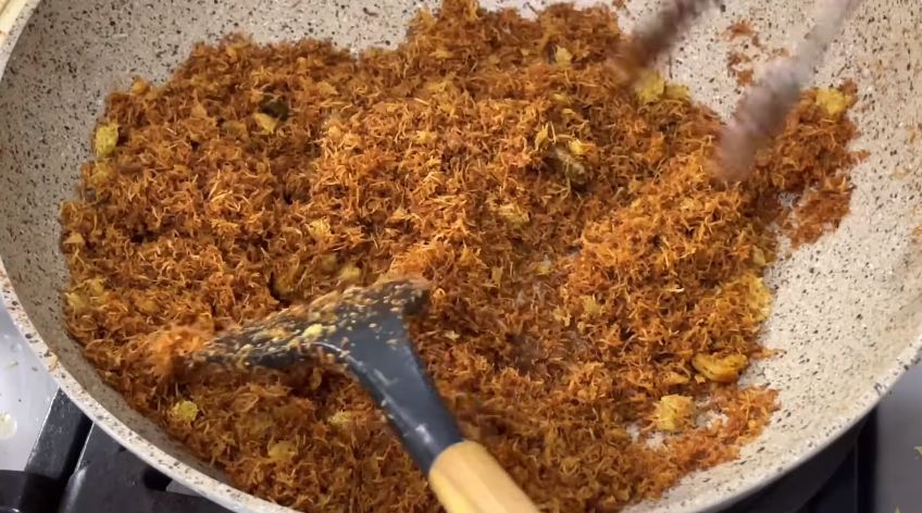 Cara bikin ayam serundeng nggak berminyak, rasanya tetap juara