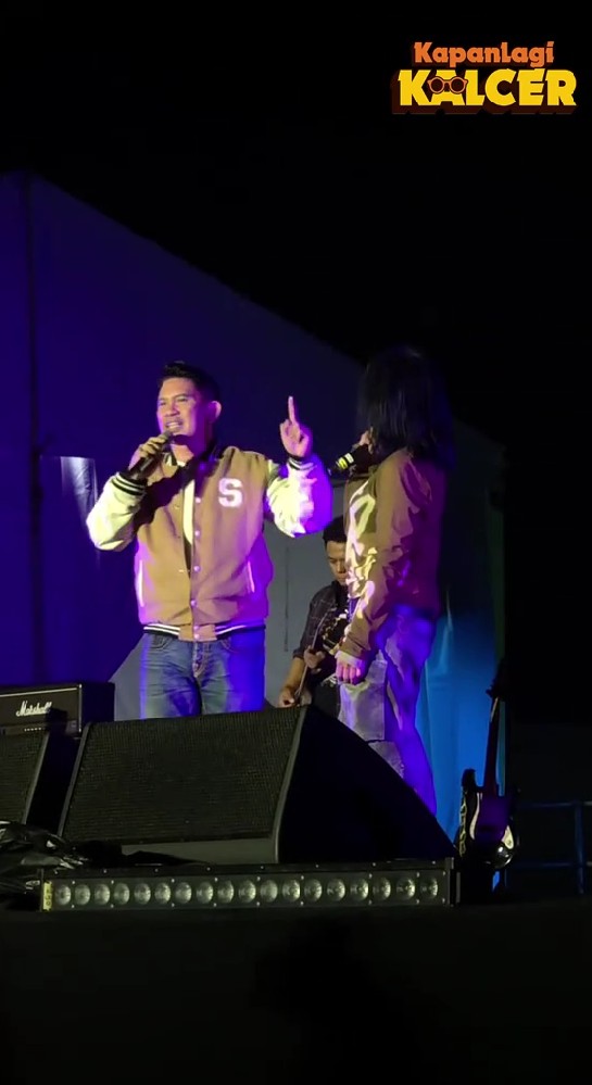 9 Potret Atiek CB duet bareng Ronny Sianturi di Prambanan Jazz, tak canggung mesra meski lama cerai