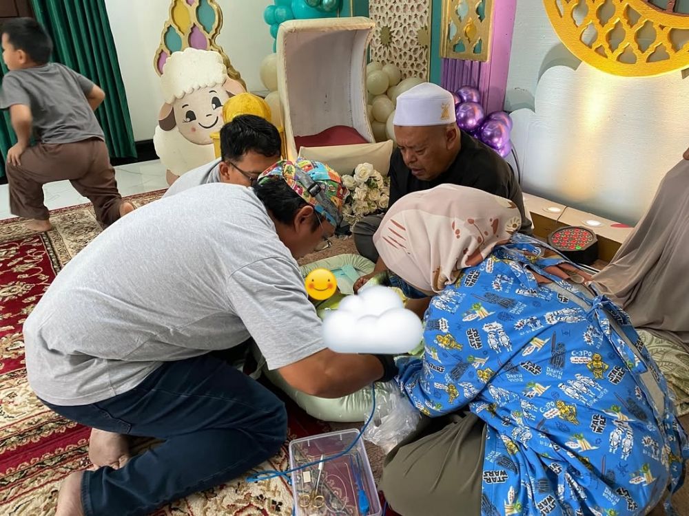 Dikaruniai anak lagi di usia 48, 9 momen akikah & khitanan putra Ustaz Abdul Somad digelar bersamaan