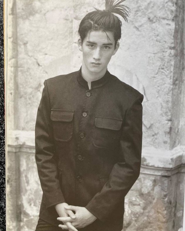 Mike Lewis saat muda disebut mirip Oppa Korea, intip 9 potret lawasnya bikin gadis kesengsem