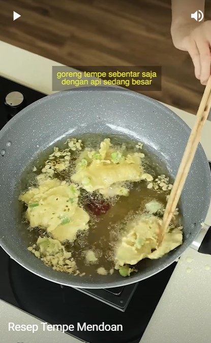 Antigagal! Trik bikin adonan mendoan basah yang lezat dari jebolan MasterChef