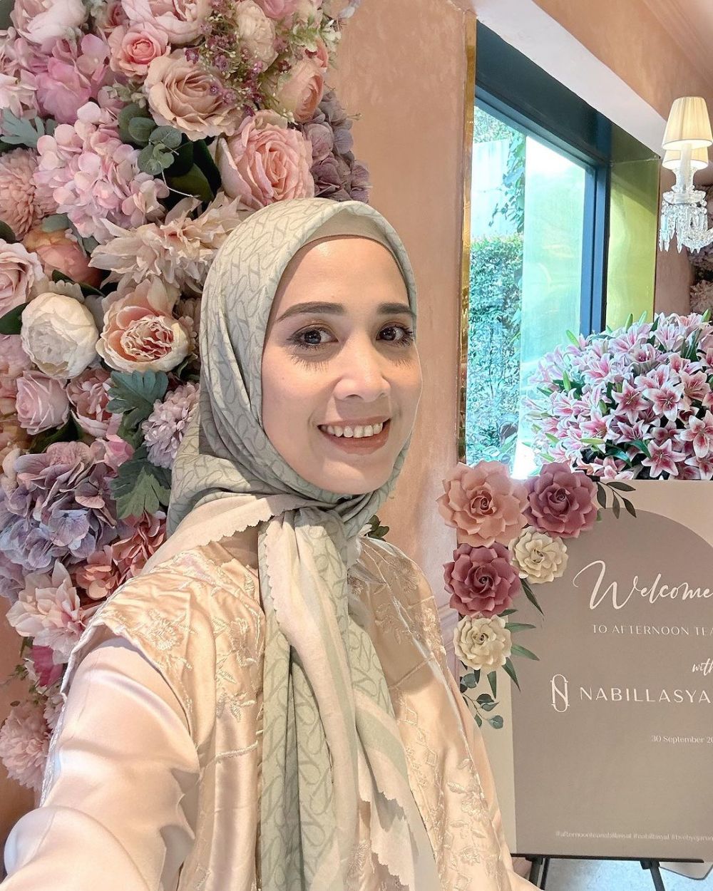 Dulu nyentrik bintangi iklan kini dipersunting pengusaha mebel vakum dari artis, 11 potret terbarunya