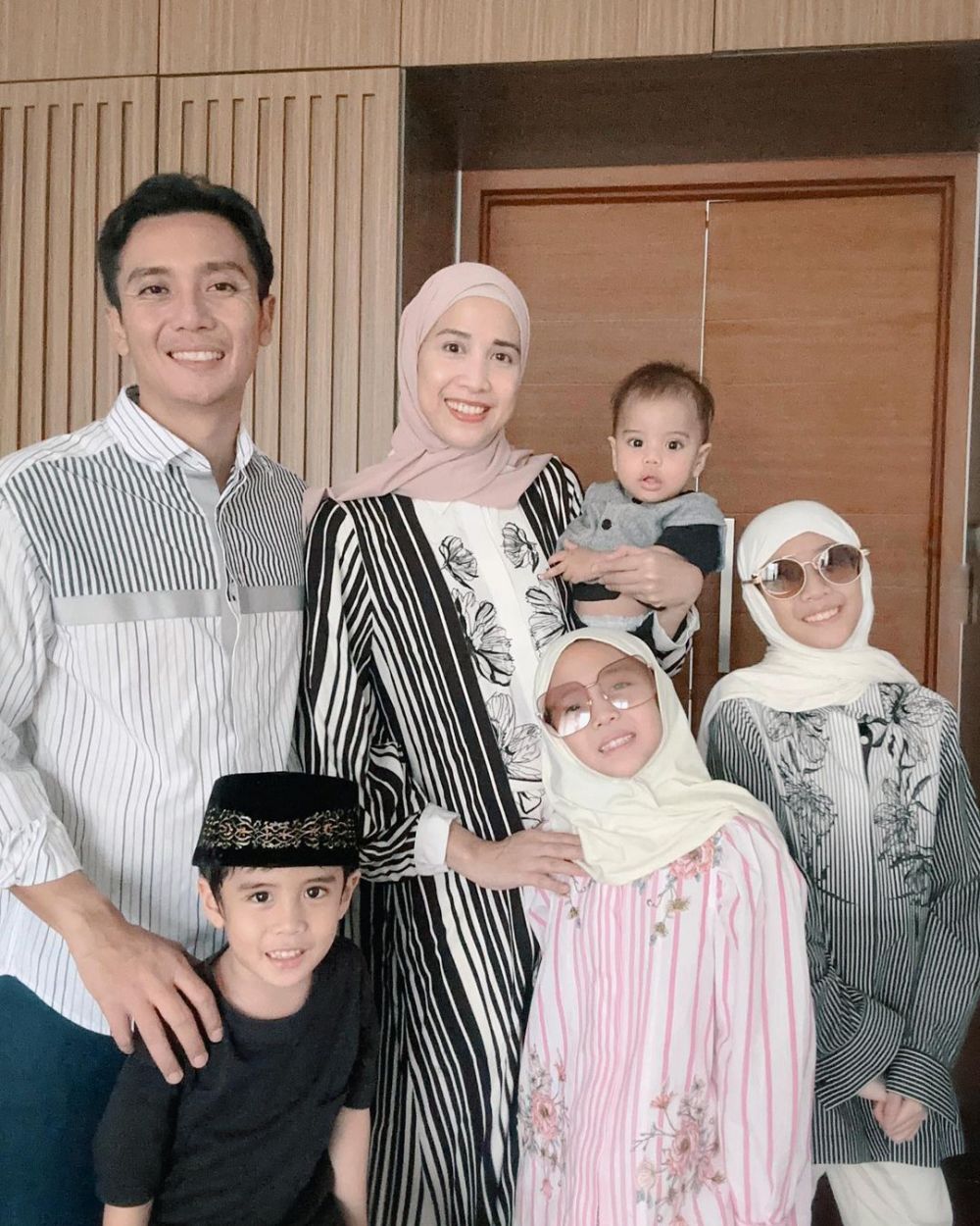 Dulu nyentrik bintangi iklan kini dipersunting pengusaha mebel vakum dari artis, 11 potret terbarunya