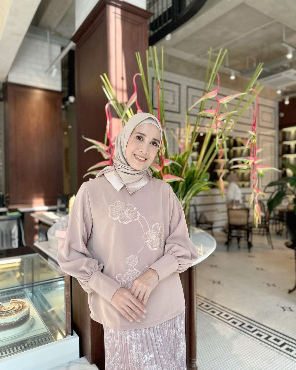 Dulu nyentrik bintangi iklan kini dipersunting pengusaha mebel vakum dari artis, 11 potret terbarunya