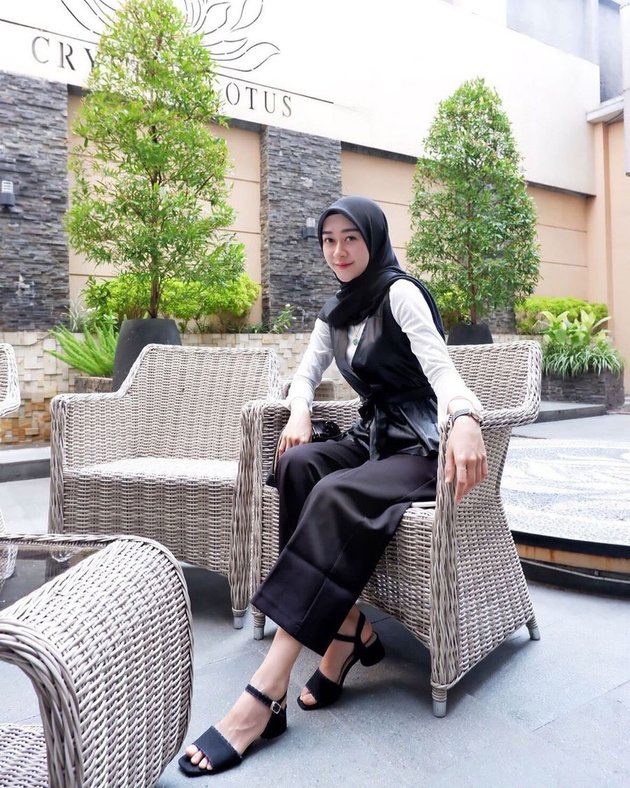 Jadi PNS usai hengkang dari artis, 11 potret terbaru Ellen Nita eks Cherrybelle cantik mantap berhijab