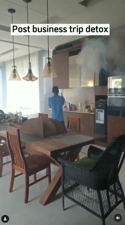 Huni rumah mewah di daerah Jaksel, begini 6 cara Irgi Achmad Fahrezi menata dapur dominan kayu