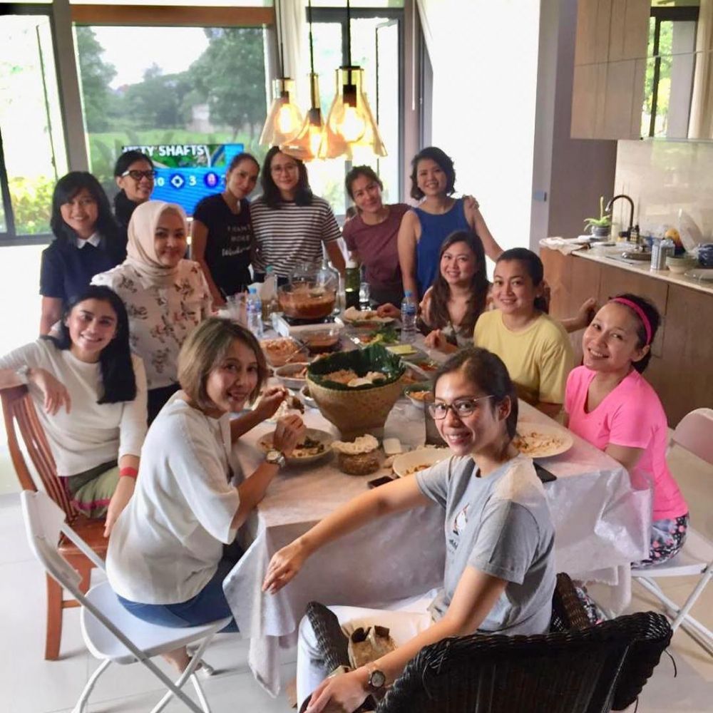 Huni rumah mewah di daerah Jaksel, begini 6 cara Irgi Achmad Fahrezi menata dapur dominan kayu