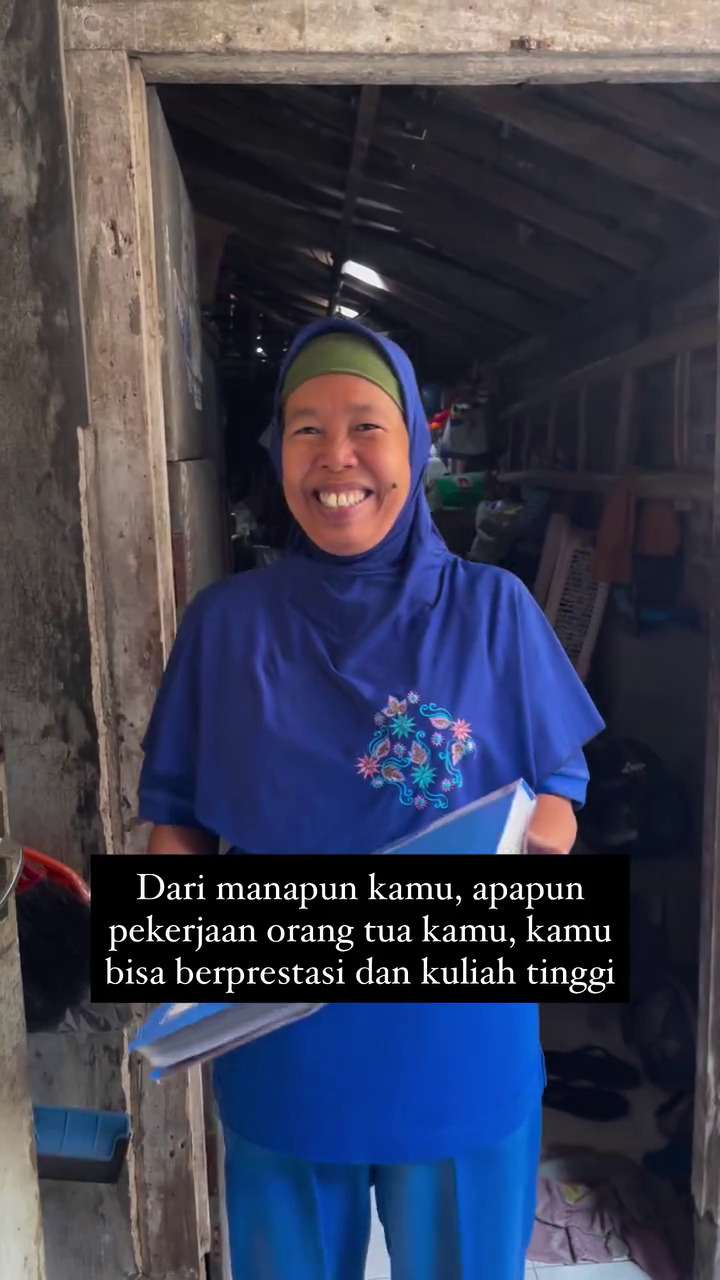 Viral anak penjual es keliling lolos masuk ITB, rumah mungilnya penuh dengan piala, ini 9 potretnya