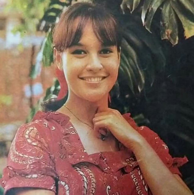Model iklan motor ini ternyata mertua vokalis rock, ini 11 potret jadulnya pas jadi penyanyi era 60-an
