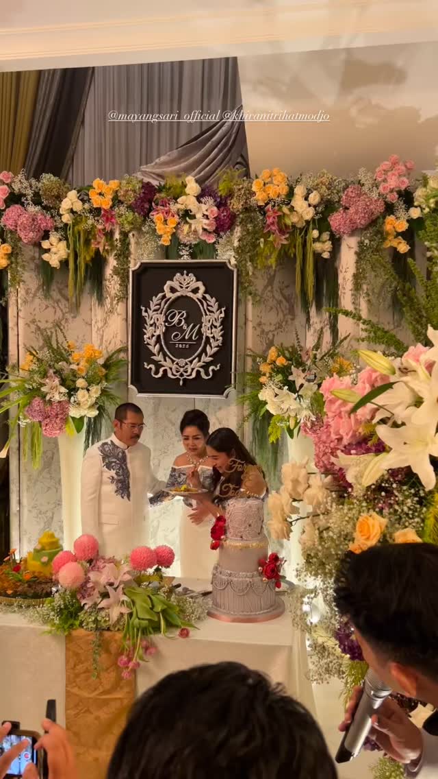 9 Potret Mayangsari dan Bambang Trihatmodjo rayakan anniversary ke-25, dihadiri banyak seleb senior