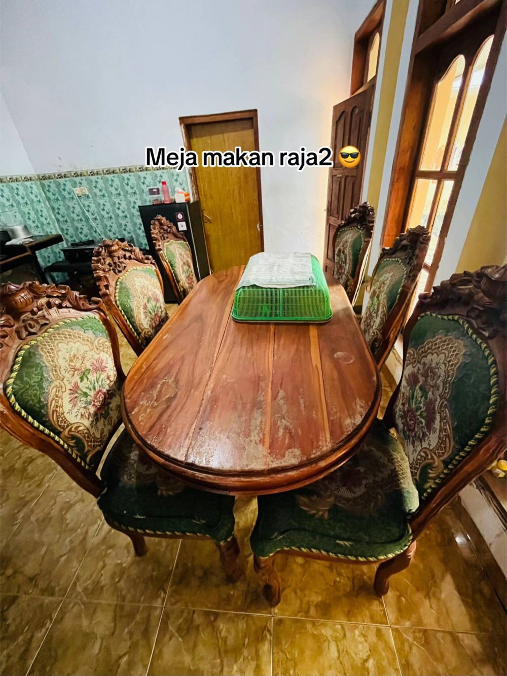 7 Potret rumah unik dipenuhi perabotan ala Majapahit, ada kursi raja sampai ranjang kepala ular