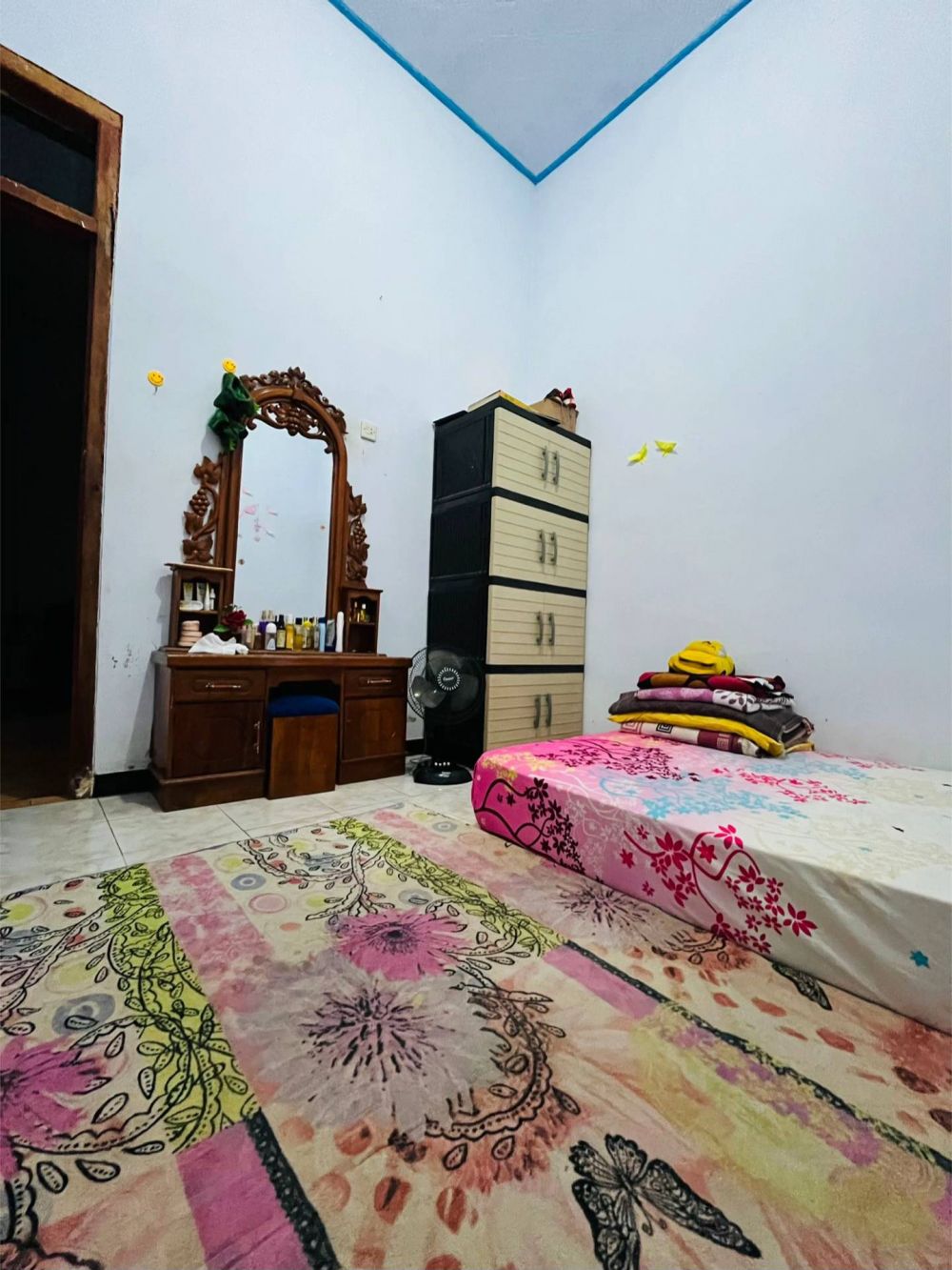 7 Potret rumah unik dipenuhi perabotan ala Majapahit, ada kursi raja sampai ranjang kepala ular