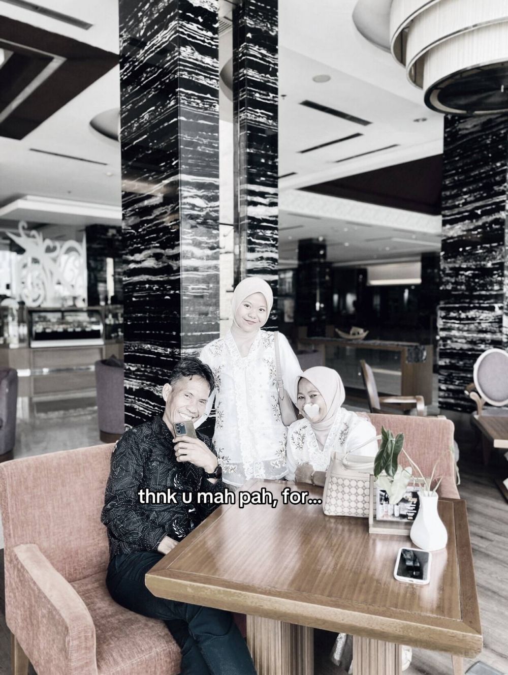 Wanita ini spill namanya yang cuma satu huruf, bikin netizen melongo sekaligus bingung