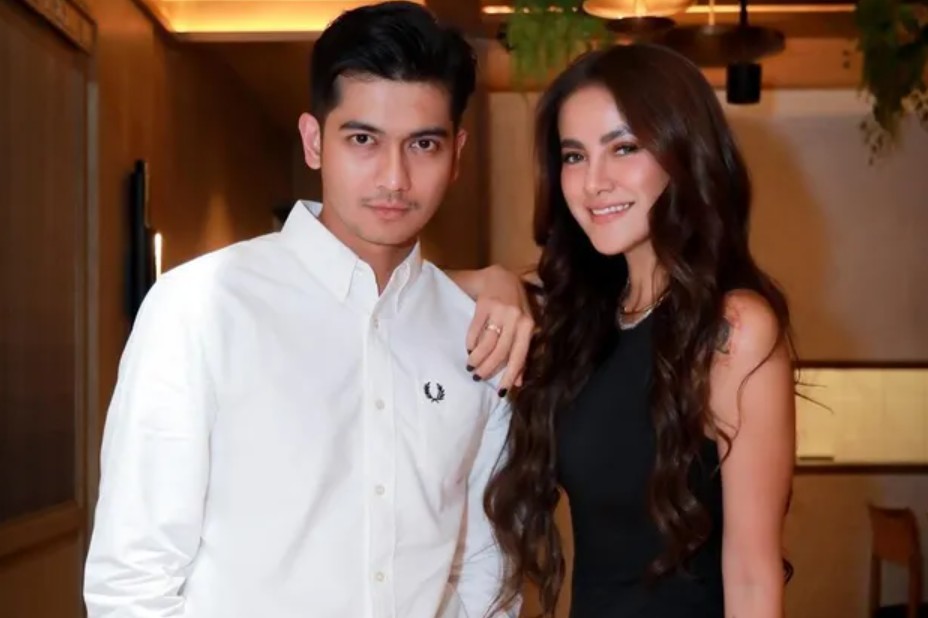Teuku Ryan bantah rumor jadi pacar brondong Olla Ramlan, tegaskan hubungannya dengan sang aktris