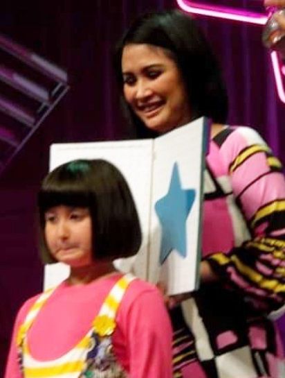 Momen jadul 9 penyanyi bareng ibu, Ari Lasso gemesin nempel ibunda