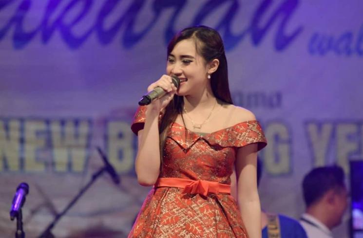 Berawal dari panggung kampung kini sukses, potret lawas 9 biduan koplo saat tampil di orkes keliling