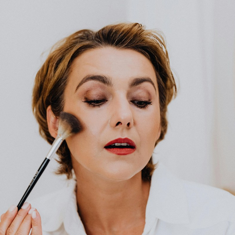 Sering diabaikan, 5 kesalahan makeup ini bisa bikin kulit keriput dan makin kendur