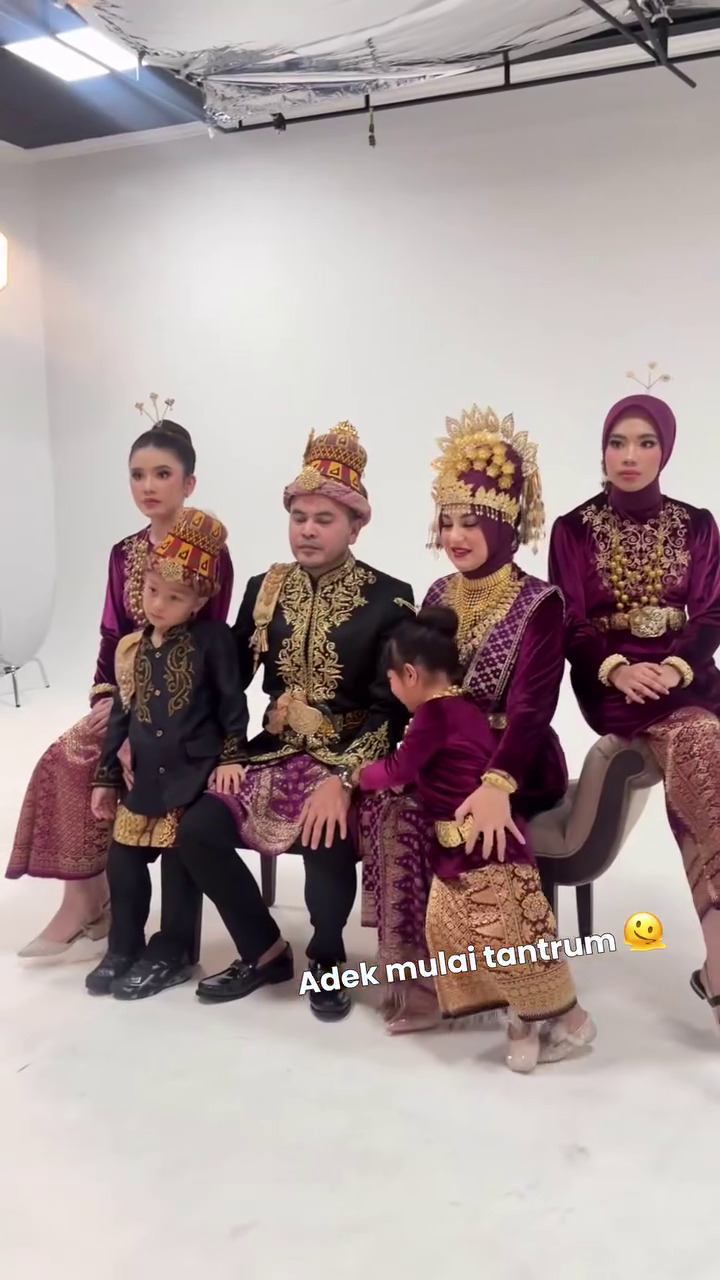 9 Potret Irish Bella dan Haldy Sabri jalani pemotretan keluarga, kompak dengan kedua putri sambungnya
