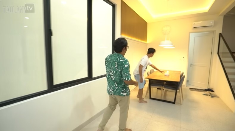 Rumah berkonsep smart living, 7 cara Surya Insomnia menata dapur, alat penghisap asapnya bikin salfok