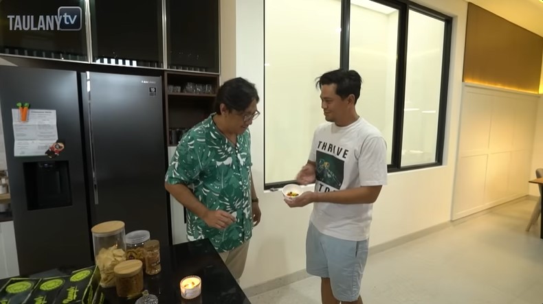 Rumah berkonsep smart living, 7 cara Surya Insomnia menata dapur, alat penghisap asapnya bikin salfok